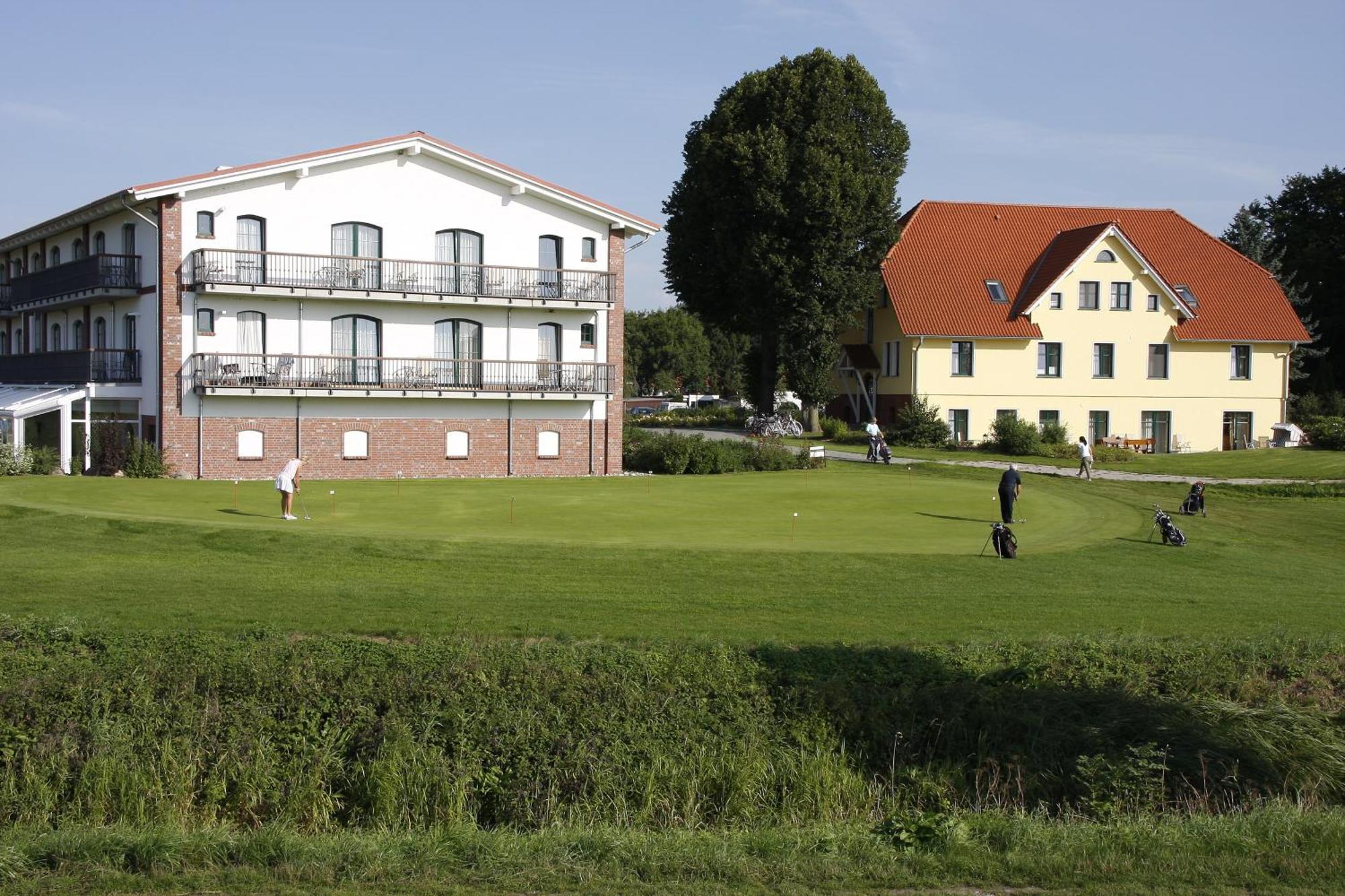 Golfpark Strelasund Süderholz エクステリア 写真