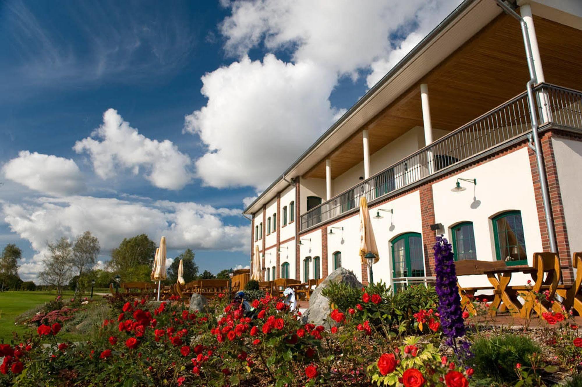 Golfpark Strelasund Süderholz エクステリア 写真